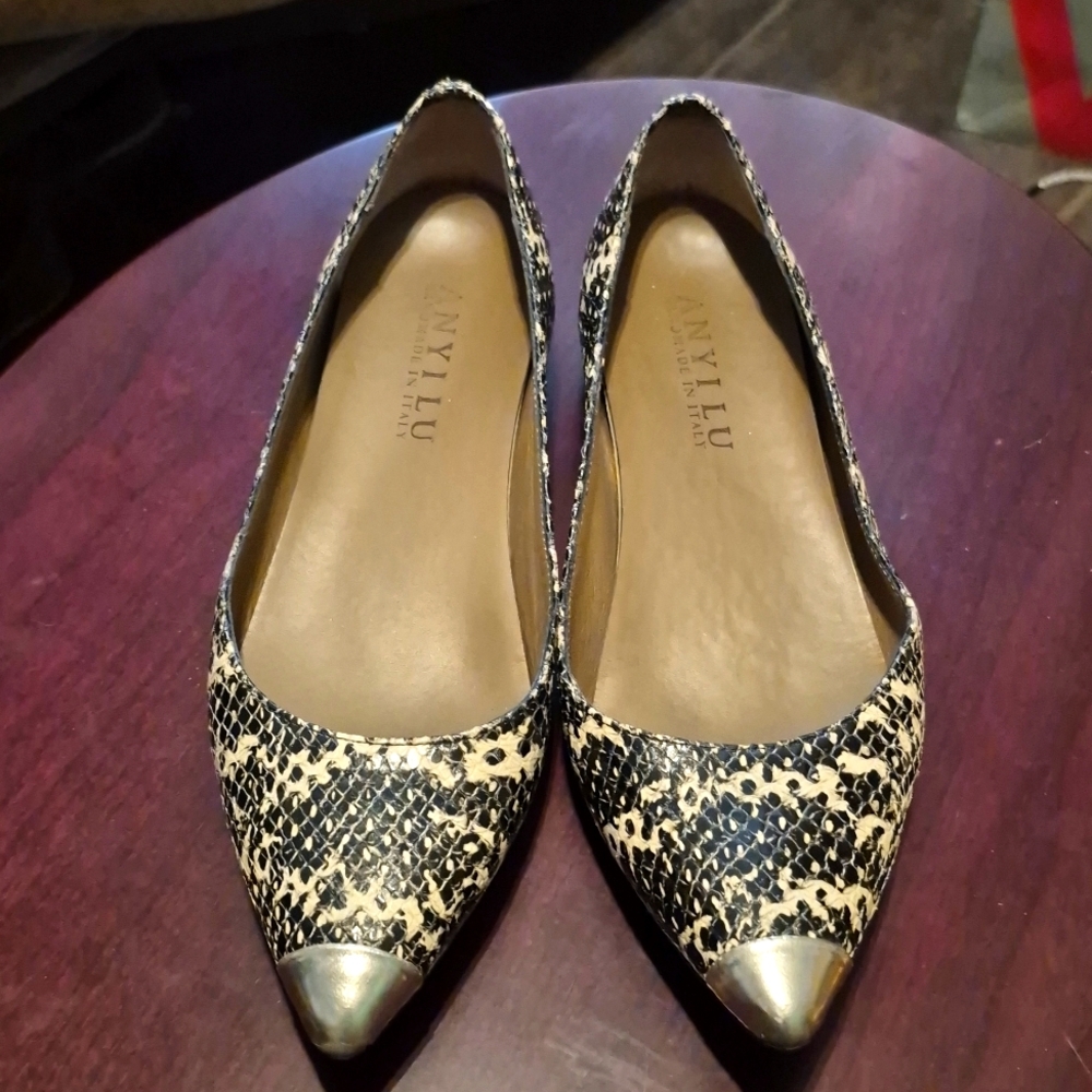 Anyilu Handemade Italian Black and whitr Snake Skin and Silver Tipped Flats